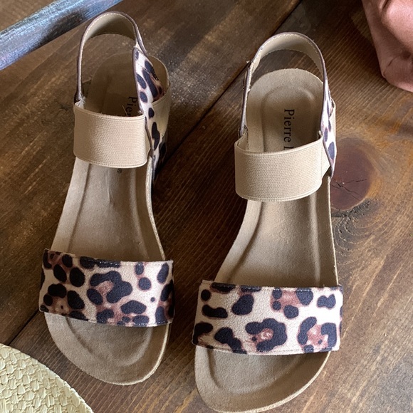 Wedge - Picture 3 of 3